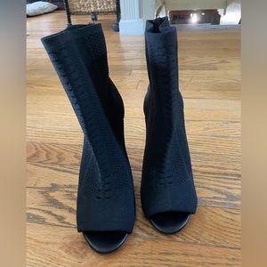 Super cute black booties!